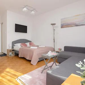 Metro Natolin Ursynow Centre Studio With Balcony By Renters Apartament Warszawa